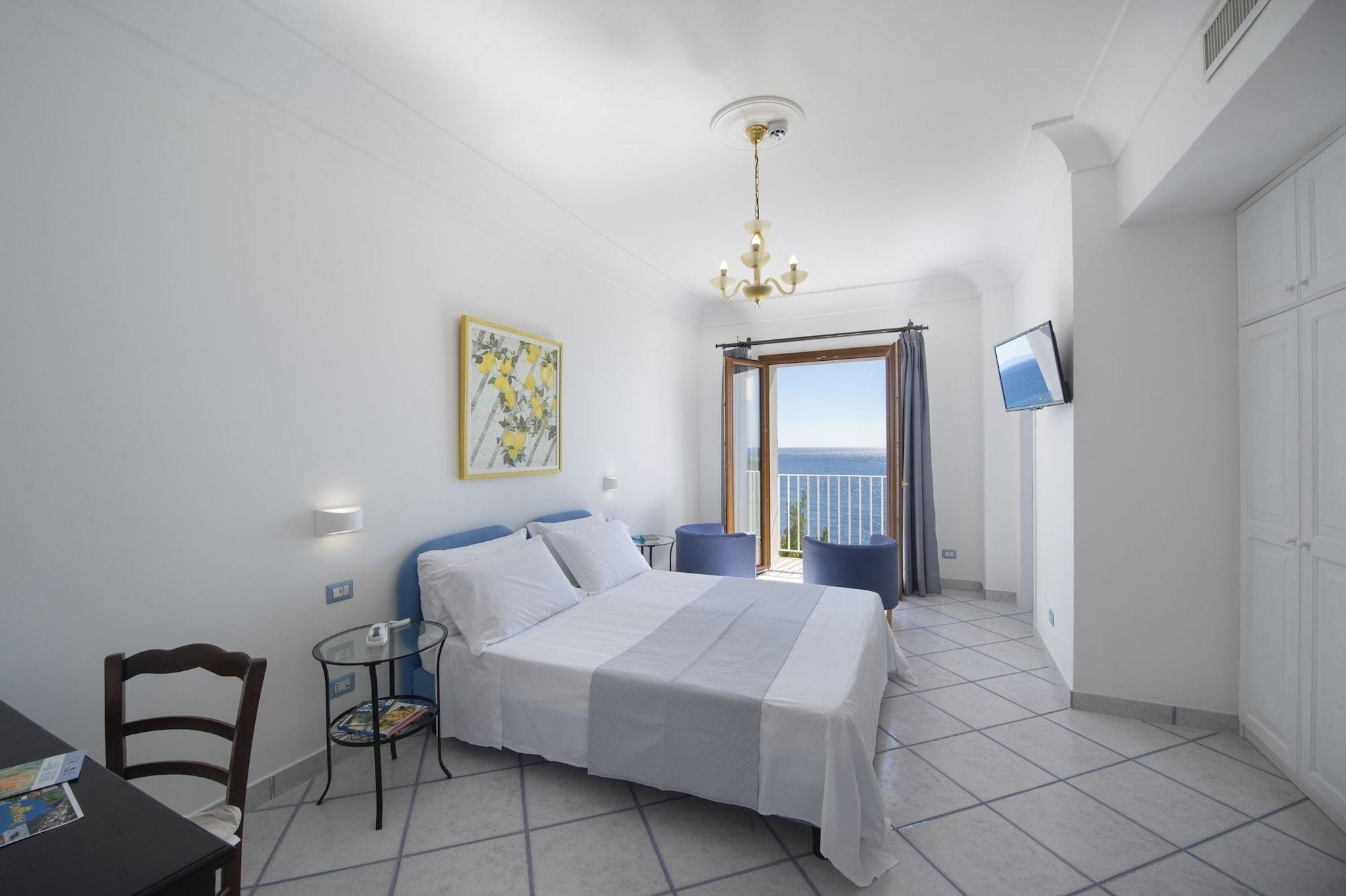 Maresca Hotel Praiano Exterior photo