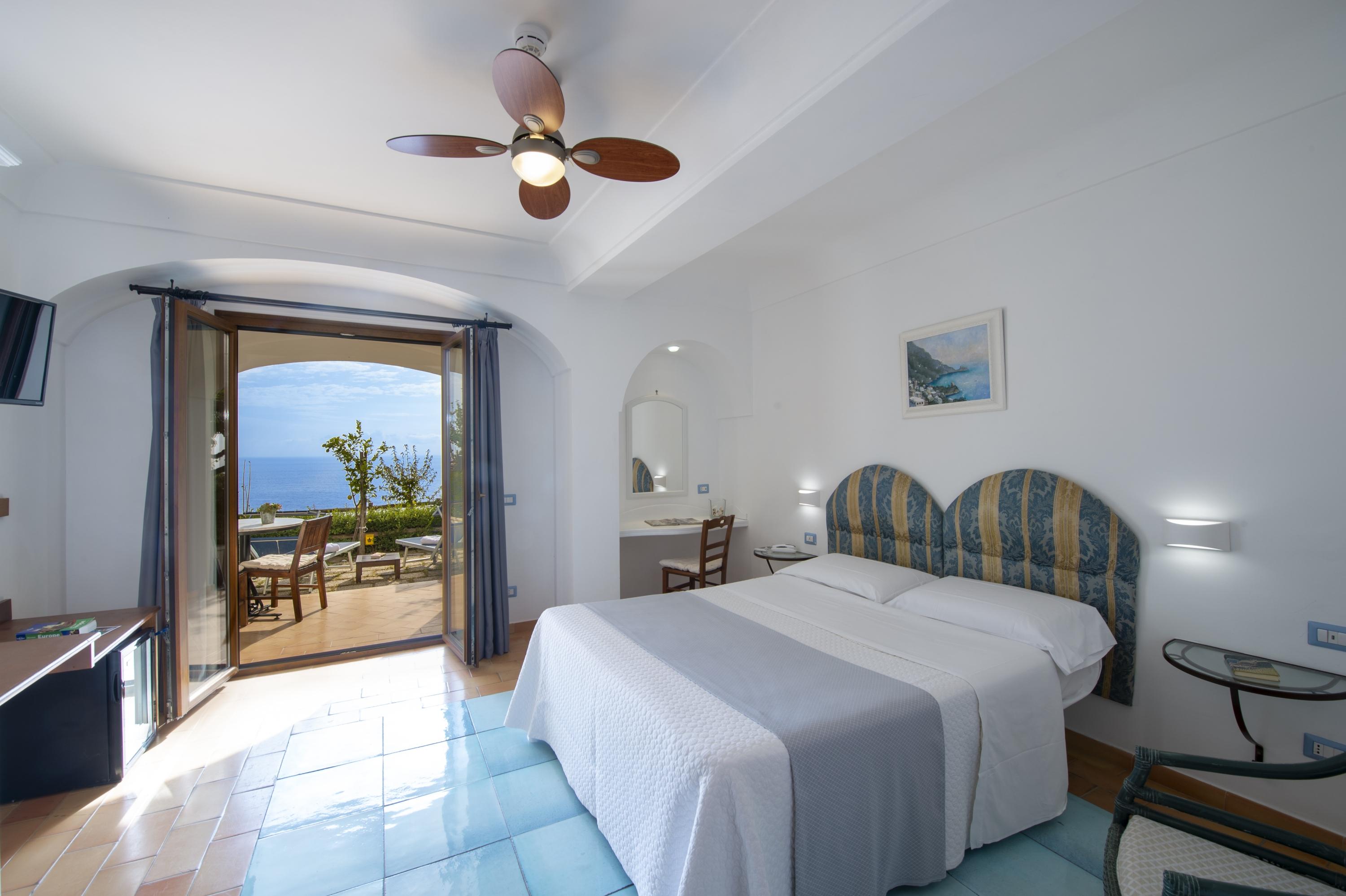 Maresca Hotel Praiano Exterior photo