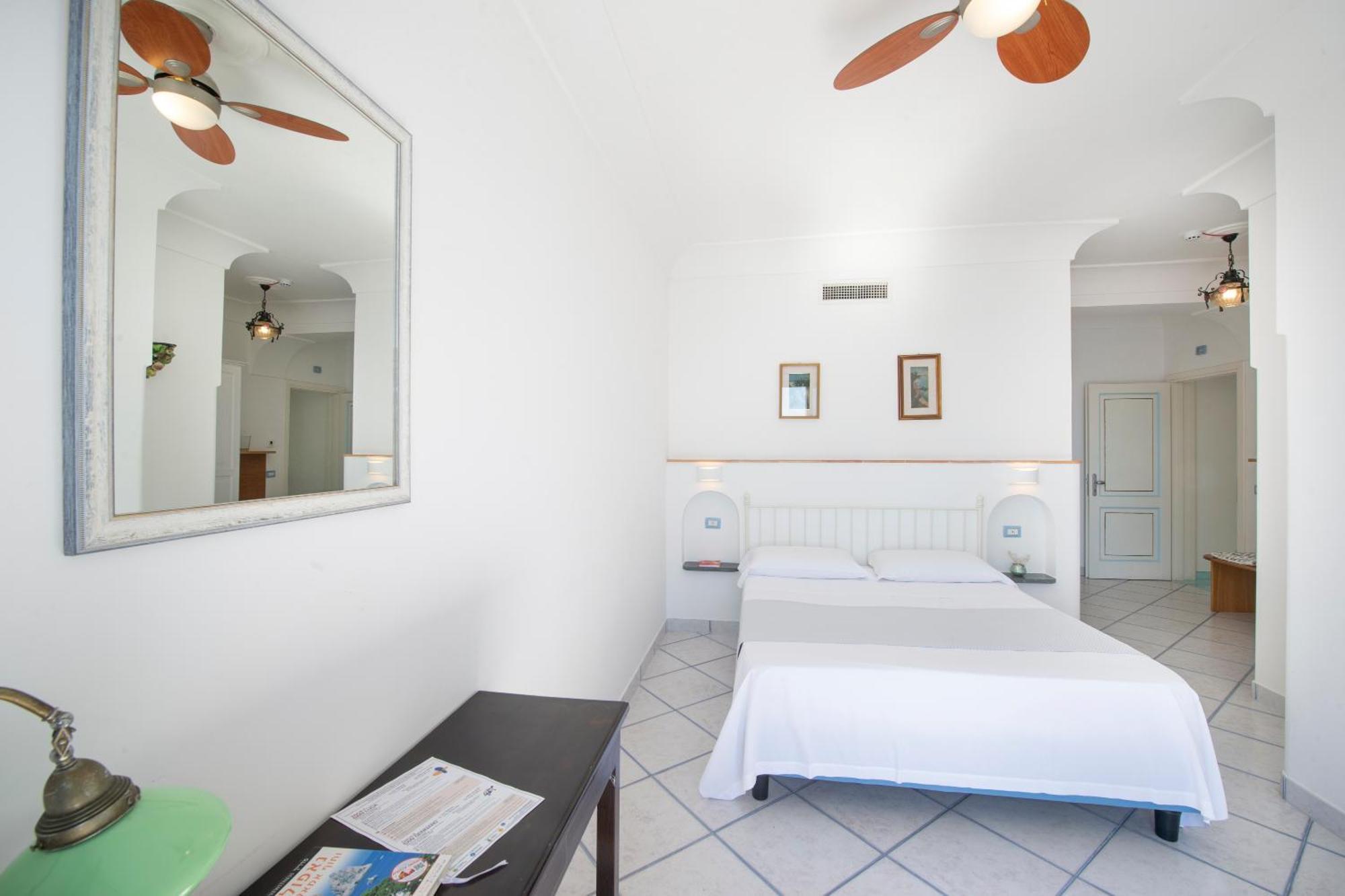 Maresca Hotel Praiano Room photo